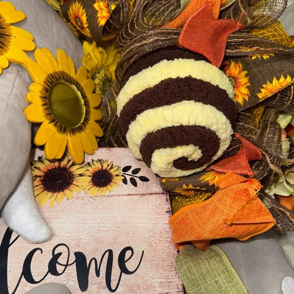 π Vintage One-of-a-Kind Elephant Fall Welcome Wreath β Handmade Decor - Picture 9 of 14